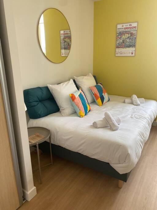 Superbe Studio Centre Ville * Clim * Wifi * Haut De Gamme * Angoulême Esterno foto
